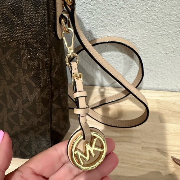 Michael Kors crossbody bag. NWOT - Picture 3 of 5